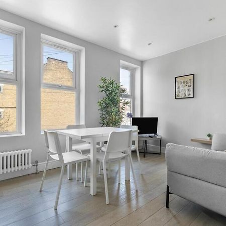 Brilliant 2 Bed Apartment - Spacious, Central & Well-Connected London Kültér fotó