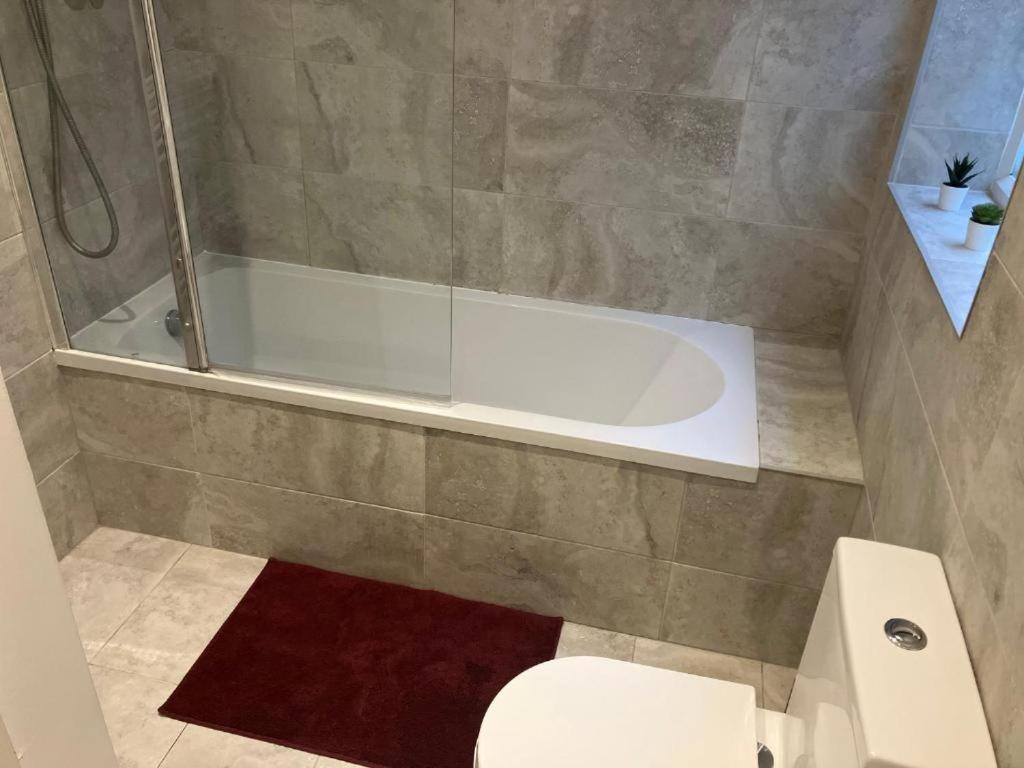 Brilliant 2 Bed Apartment - Spacious, Central & Well-Connected London Kültér fotó