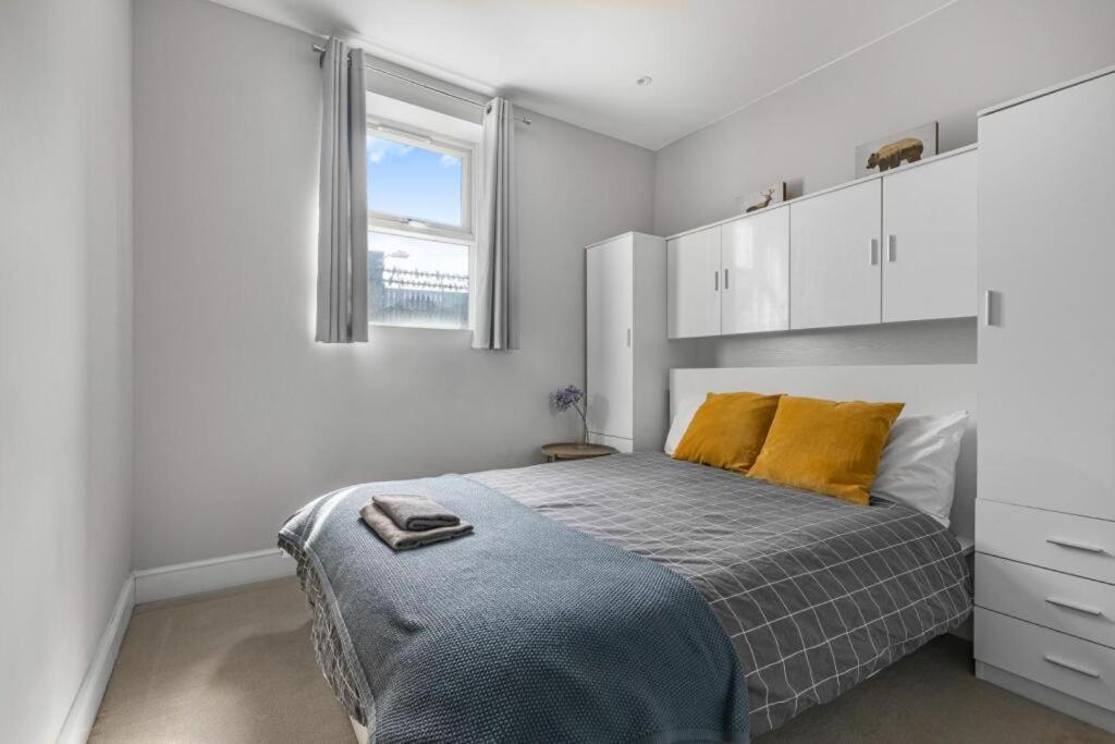 Brilliant 2 Bed Apartment - Spacious, Central & Well-Connected London Kültér fotó