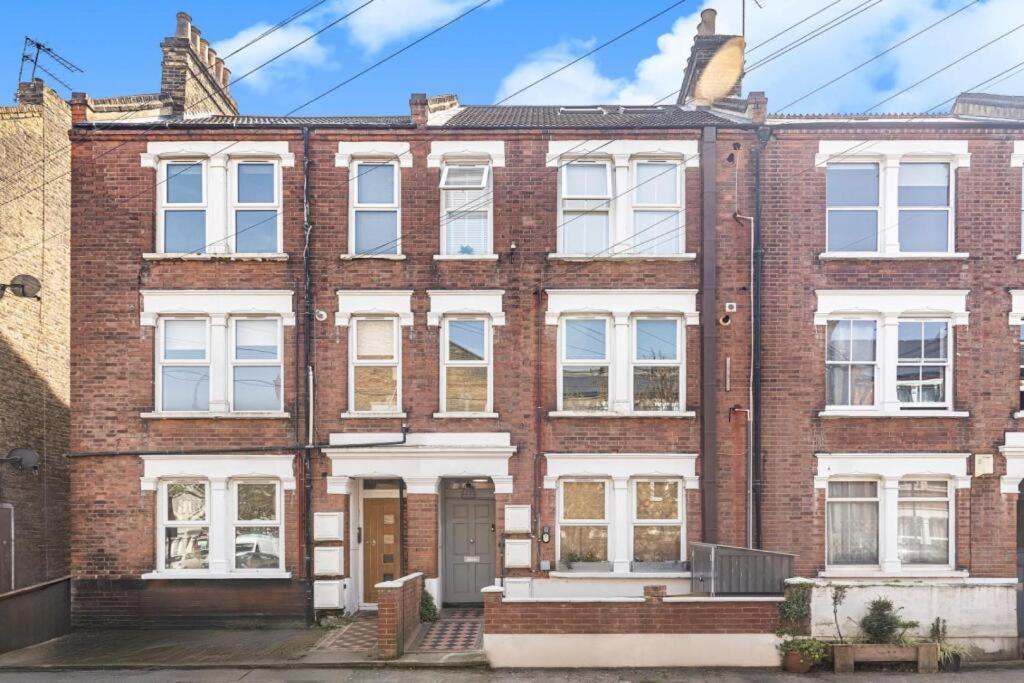 Brilliant 2 Bed Apartment - Spacious, Central & Well-Connected London Kültér fotó