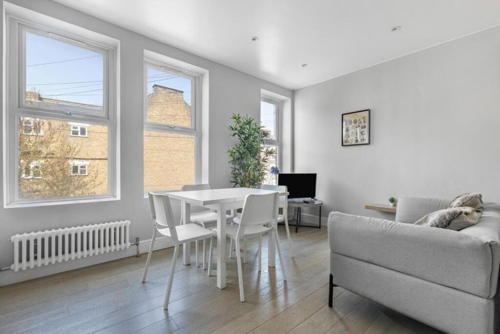 Brilliant 2 Bed Apartment - Spacious, Central & Well-Connected London Kültér fotó
