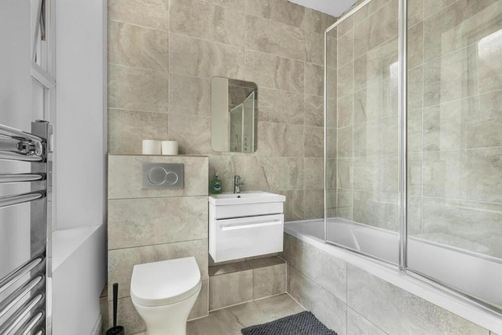 Brilliant 2 Bed Apartment - Spacious, Central & Well-Connected London Kültér fotó